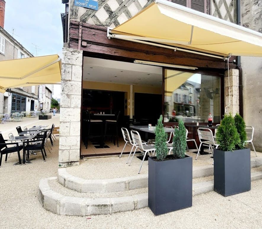 La salle et la terrasse du Marmara